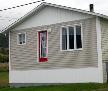 Newfoundland house with door and no stairs