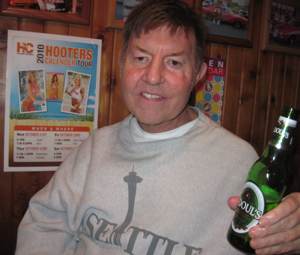 Hank with his Odouls at Hooters